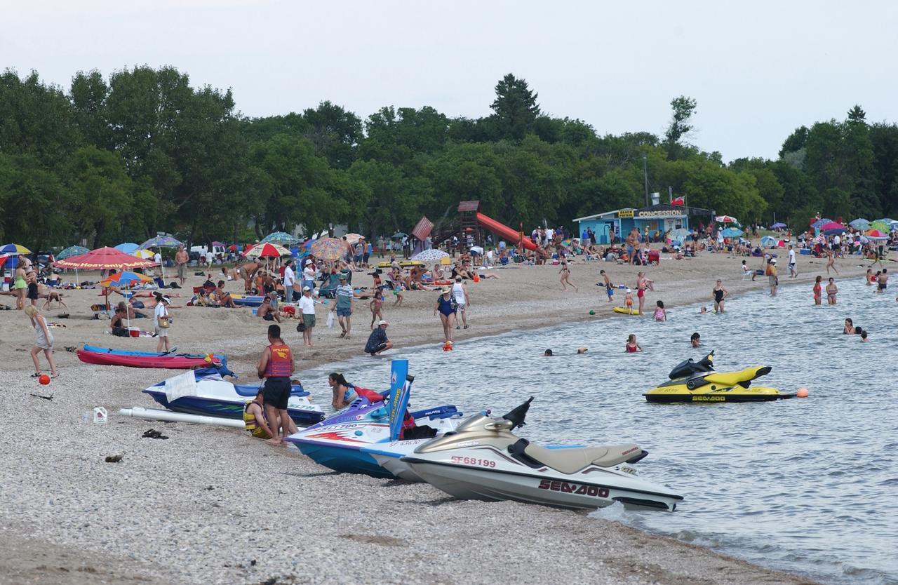 Lakeview Gimli Resort Exterior photo